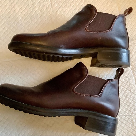 COLE HAAN, all leather, chelsea riding style boot. Soft supple, brown, lined - Picture 6 of 14